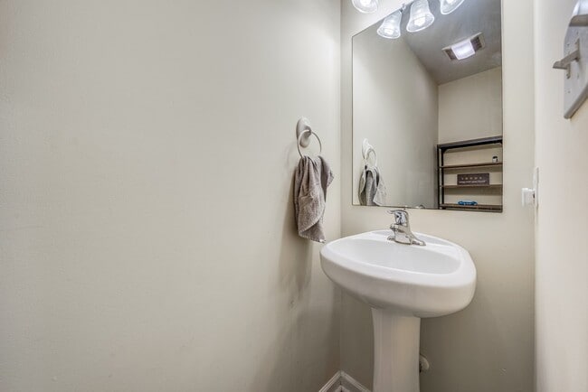 Building Photo - 2325 Rudder Ct