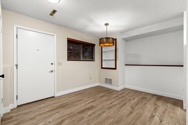 Building Photo - 607 Avenue F