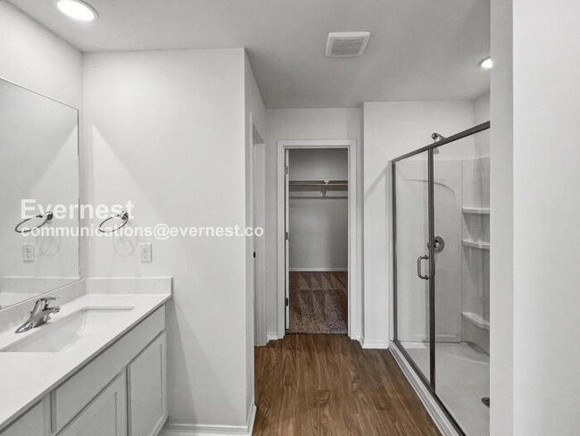 Building Photo - 106 E Sunbelt Ct