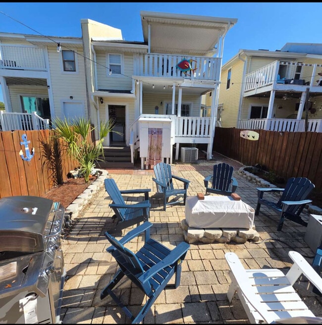 Building Photo - 7405A Beach Dr