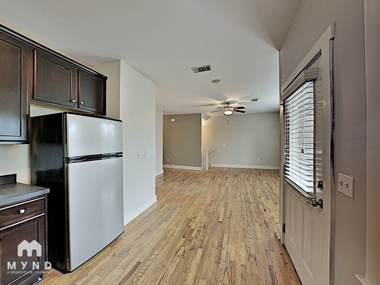 Building Photo - 171 Herring St