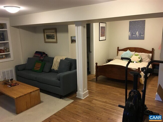 Building Photo - 718 McIntire Rd