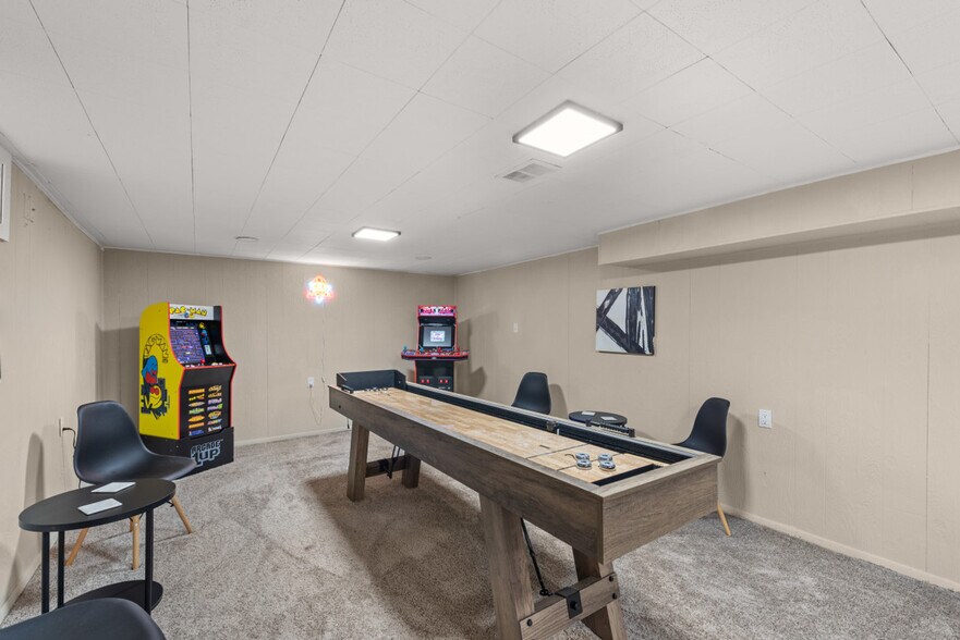 Building Photo - 6536 Lawnwood Ave