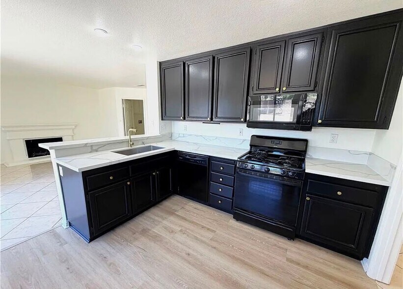 Building Photo - 39843 Amberley Cir