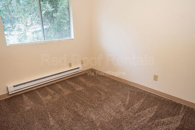 Building Photo - 302-163 163 St Ct E