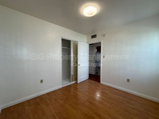 Building Photo - 629 W Glenoaks Blvd