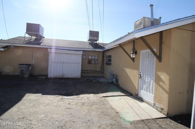 Building Photo - 8903 Old County Dr