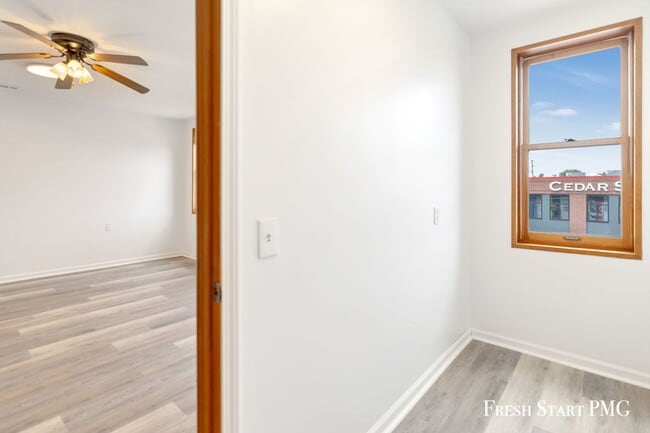 Building Photo - Convenient & Comfortable Living in Downtow...