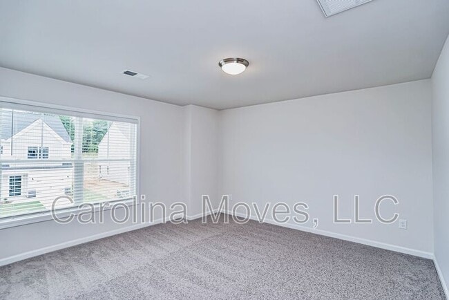 Building Photo - 18 Apricot Ln