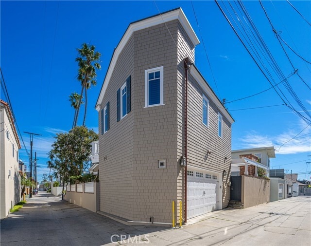 Building Photo - 33 Palermo Walk