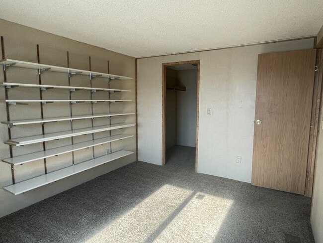 Building Photo - 39141 Reeves Ln