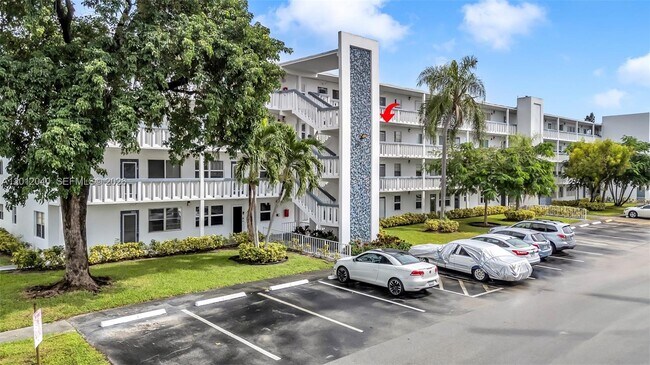 Building Photo - 3042 Harwood D