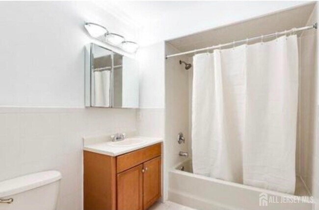 Building Photo - 106 Chariot Ct