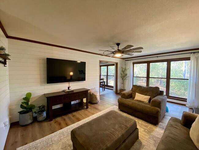 Building Photo - 2112 Westfield Dr