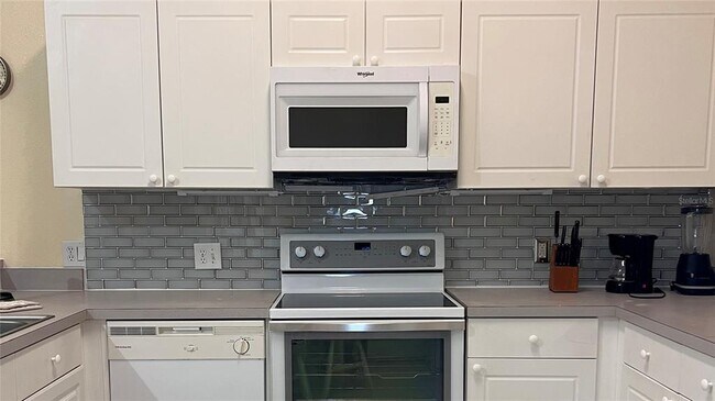 Building Photo - 8848 Grand Palms Cir