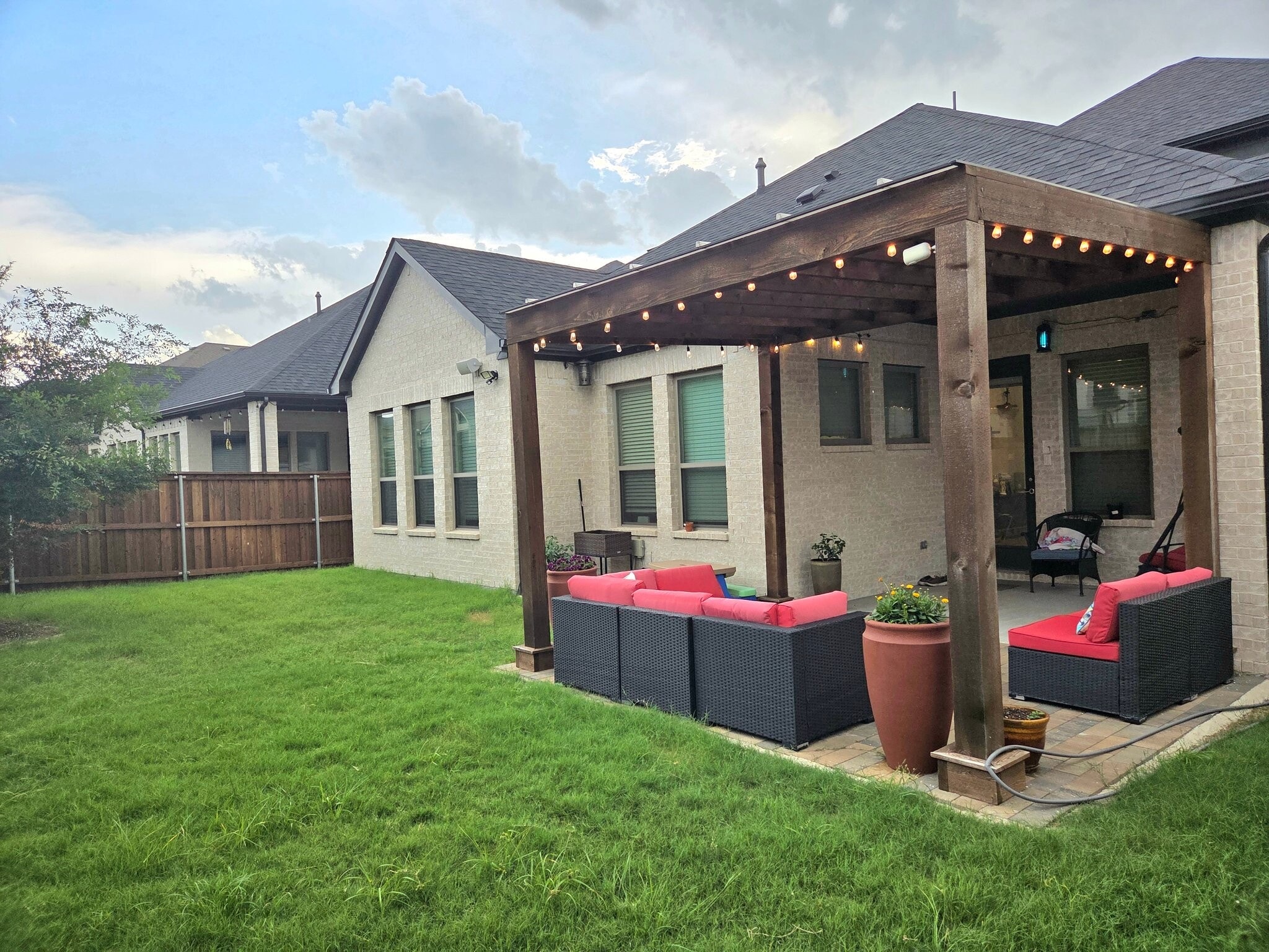 Building Photo - 8066 Glastonbury Dr