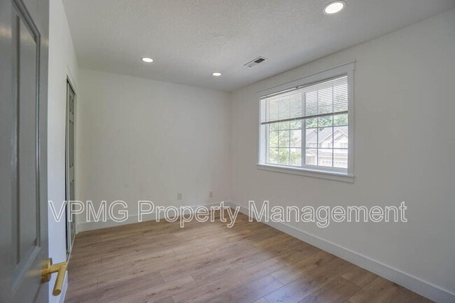 Building Photo - 423 NW 153rd St