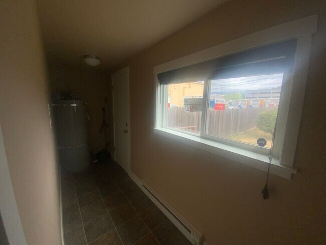 Building Photo - Newly Remodeled Tacoma Gem - Modern Comfor...