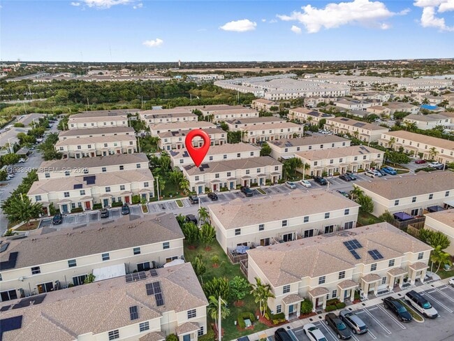 Building Photo - 476 NE 5th St