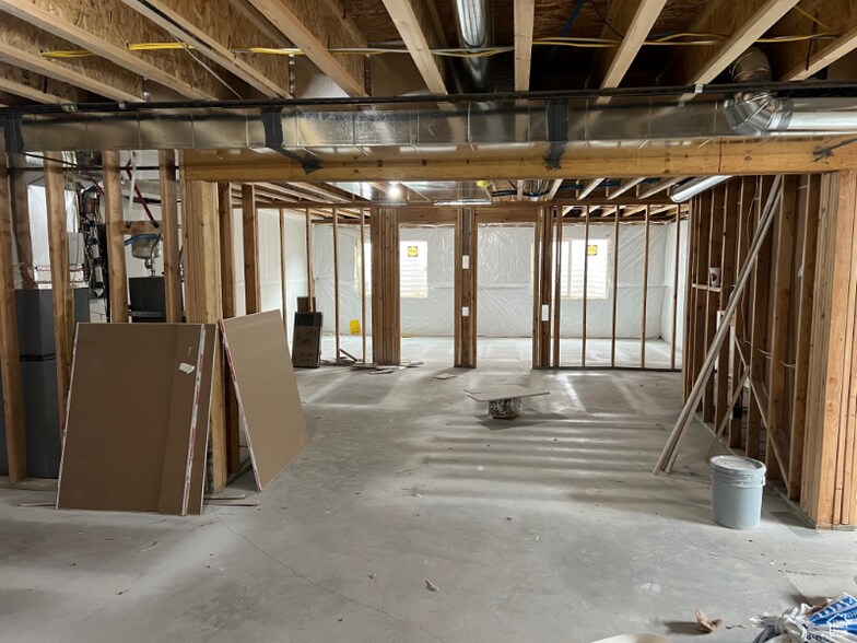 Building Photo - 725 W 350 N