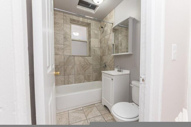 Building Photo - 1 bedroom in Chicago IL 60641