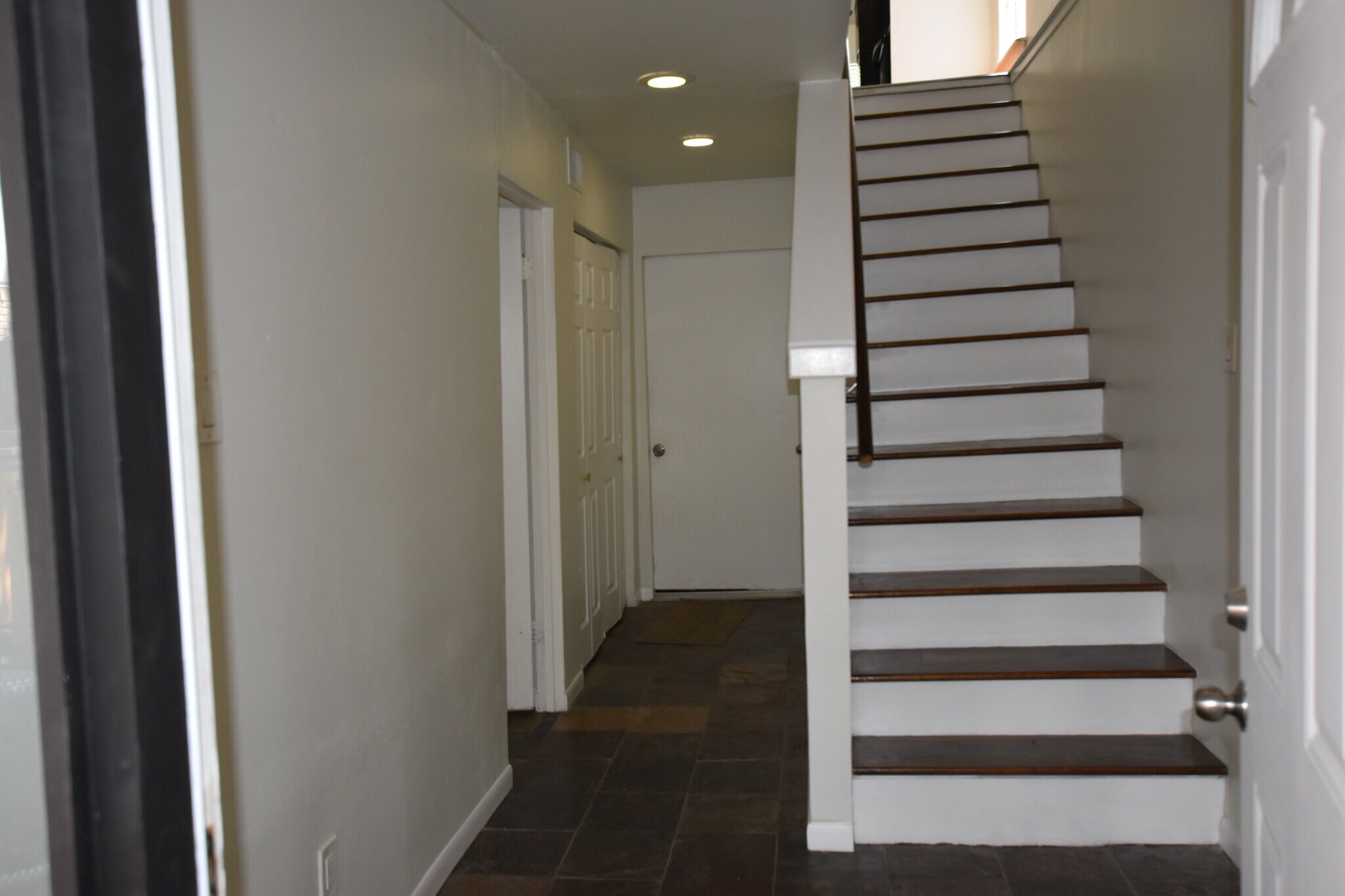 Building Photo - 6718 Eastridge Dr