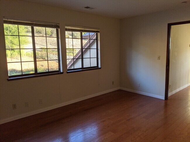 Building Photo - 28050 Horseshoe Ct
