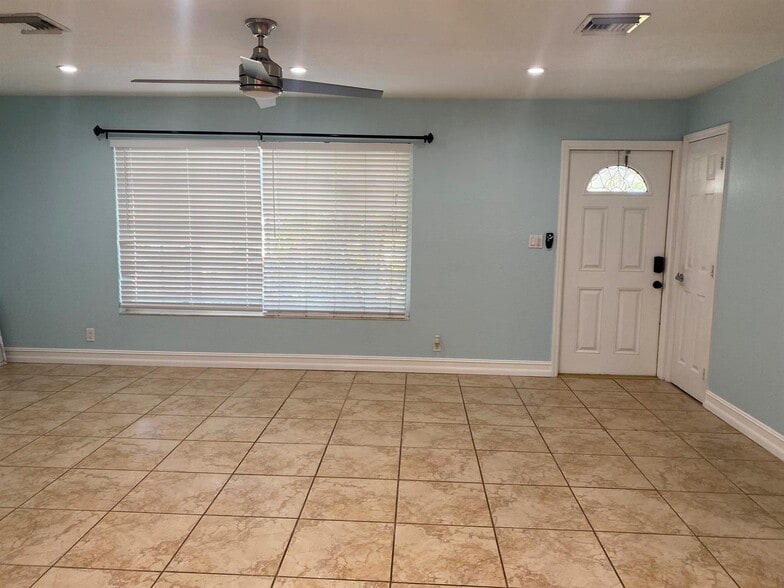 Building Photo - 3436 Housatonic Dr