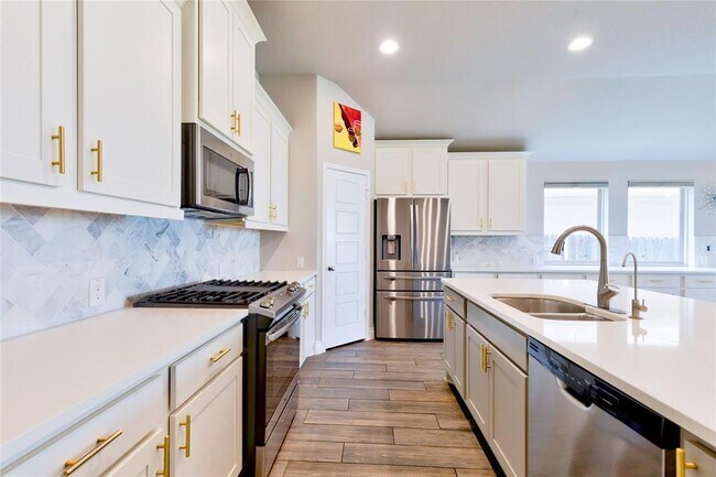 Building Photo - 2424 Burberry Ln