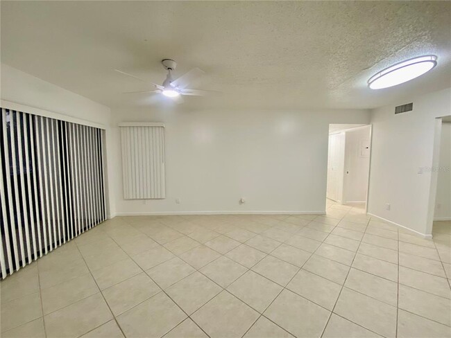 Building Photo - 954 Courtyard Ln