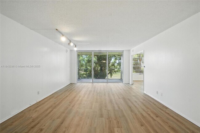 Building Photo - 3850 Oaks Clubhouse Dr