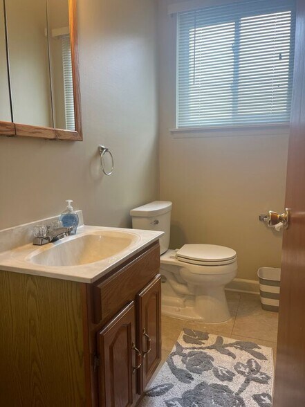 Building Photo - 87 Carter Ave