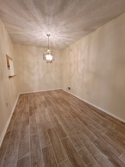 Building Photo - 433 Danbury Ln