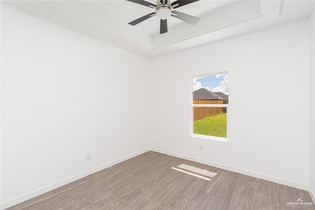 Building Photo - 16 Country Club Dr