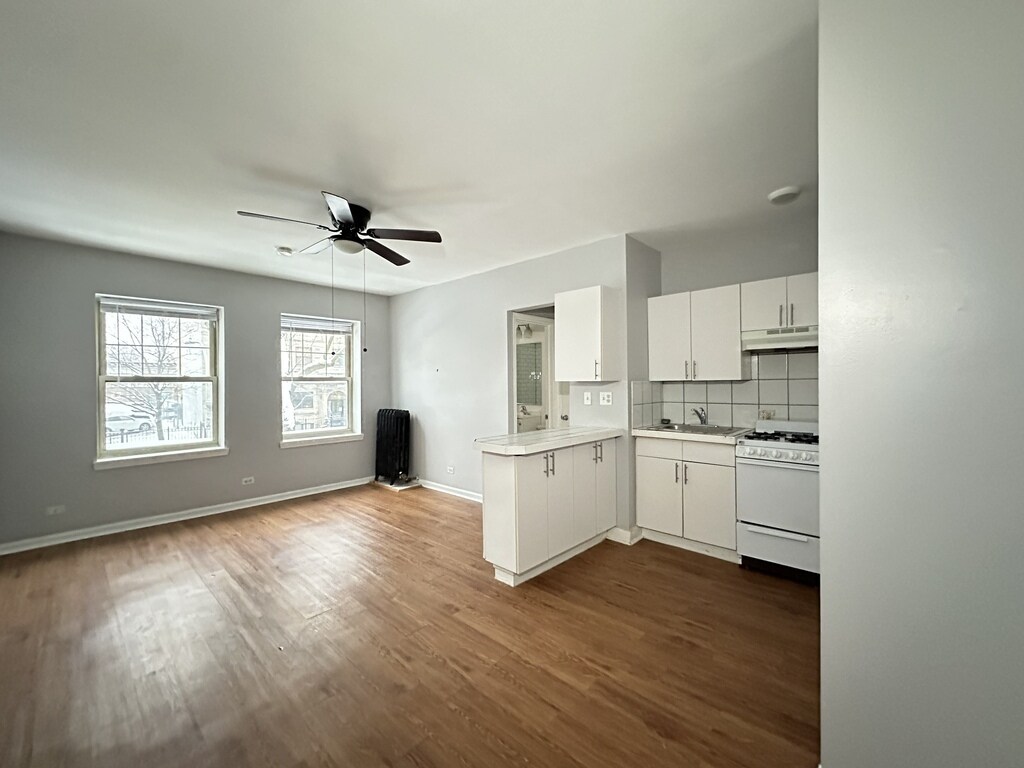 Building Photo - 4031 N Kenmore Ave