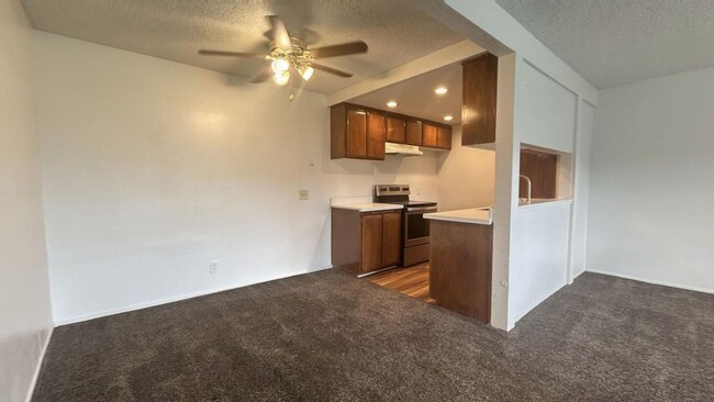 Building Photo - MOVE IN SPECIAL! Cozy 1 Bedroom, 1 Bathroo...