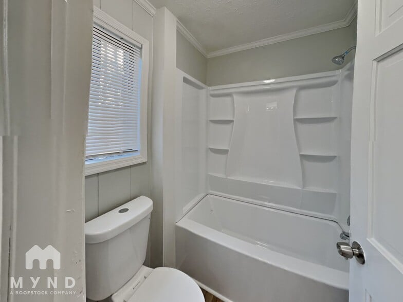 Building Photo - 33 Pinewood Terrace