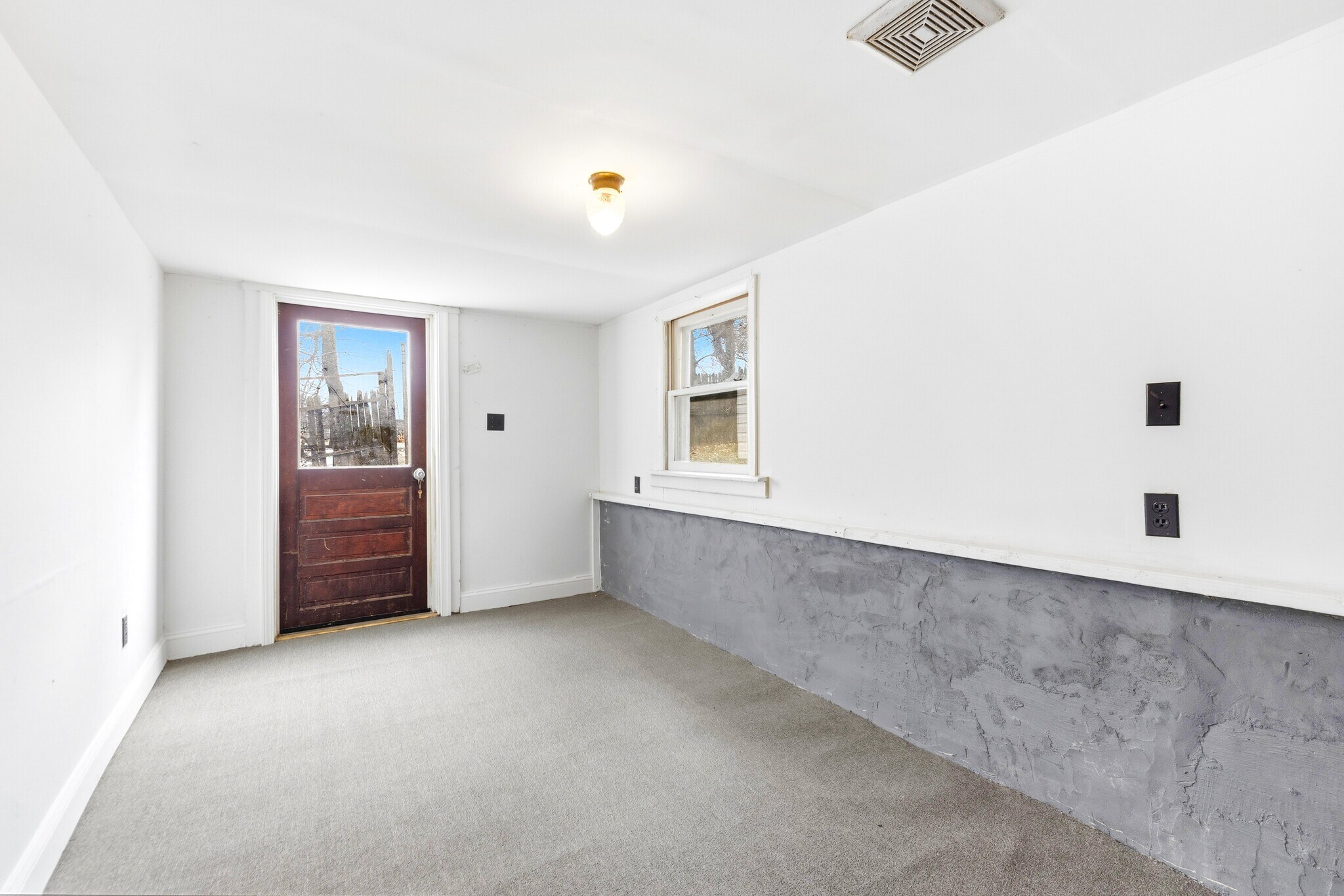 Building Photo - 3110 Main St