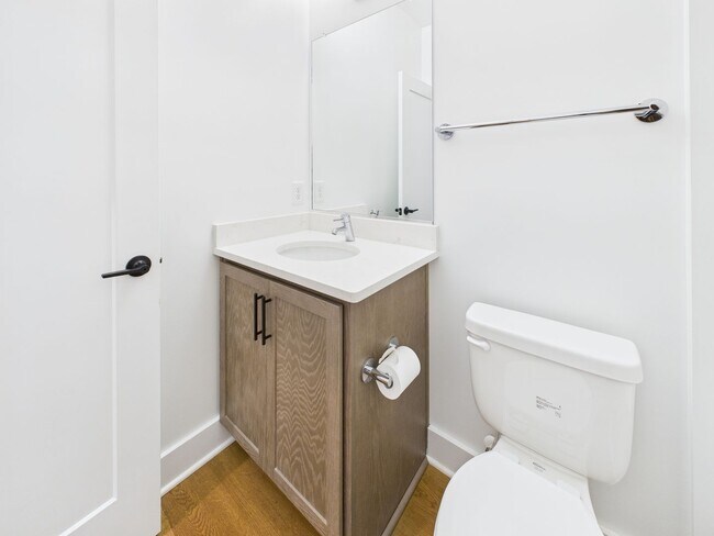 Building Photo - 913 Bainbridge St