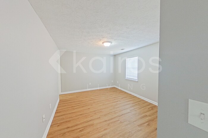 Building Photo - 370 Deer Park Dr