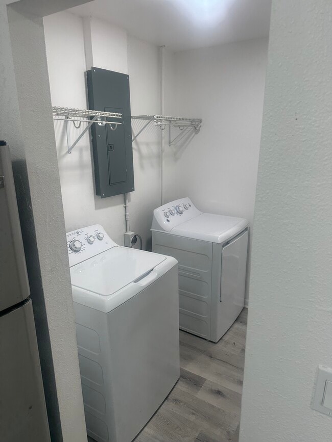 Building Photo - 732 62nd Ave N