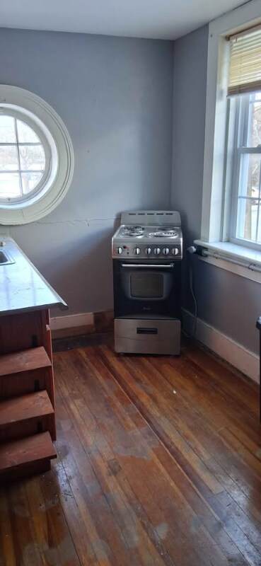 Building Photo - 204 Main St