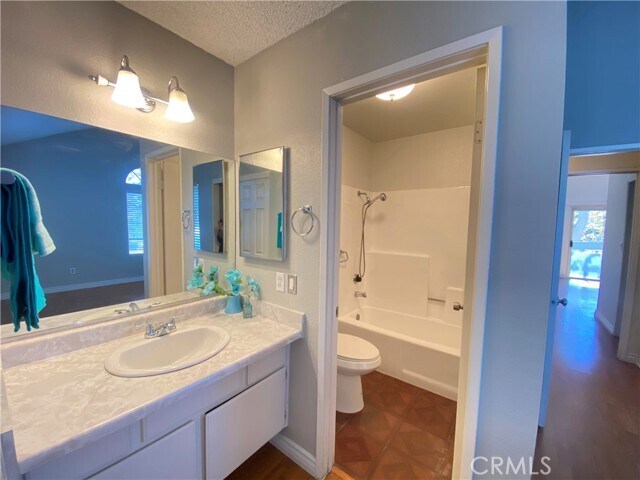 Building Photo - 156 W Walnut Ave