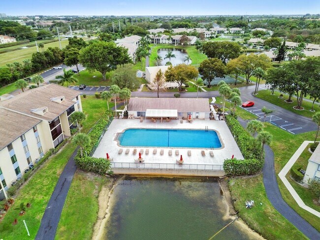 Building Photo - 1014 Green Pine Blvd