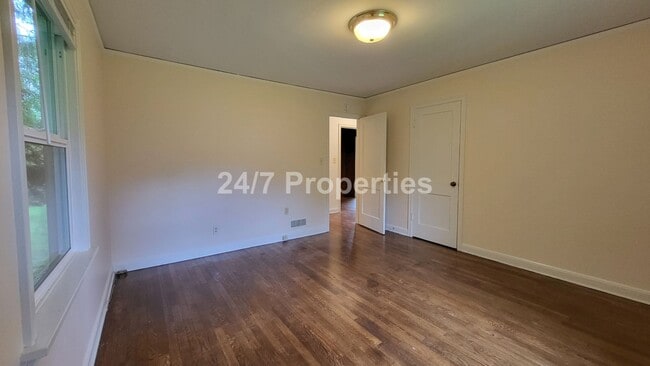 Building Photo - Charming 3BD | 2BA Cottage + Bonus Room - ...