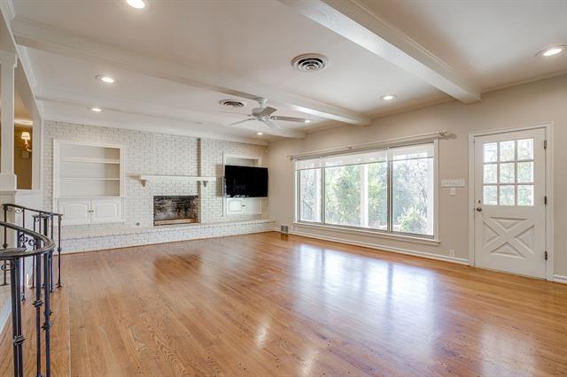 Building Photo - 2400 Winton Terrace W