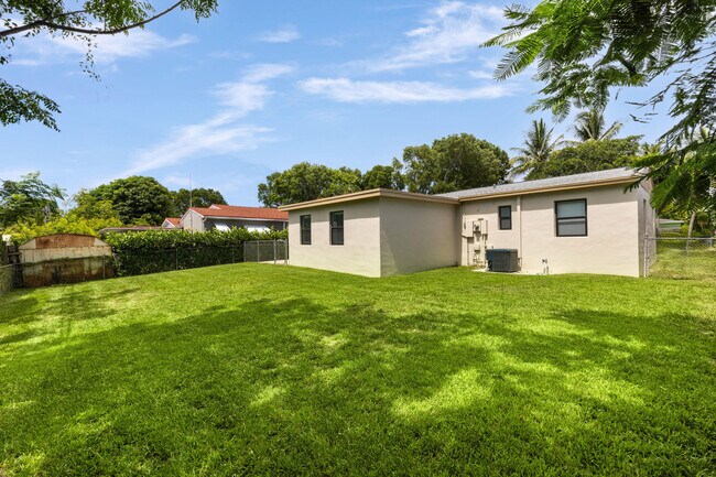 Building Photo - 3015 Robert Rd