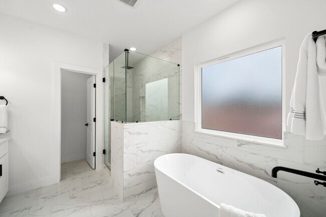 Building Photo - 5514 Hardy St