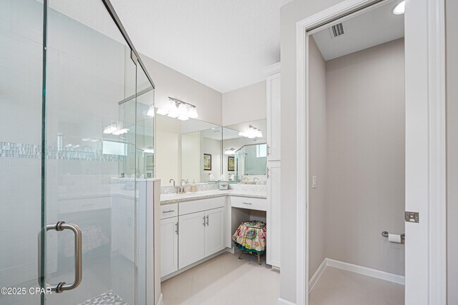 Building Photo - 9431 Paradise Dr