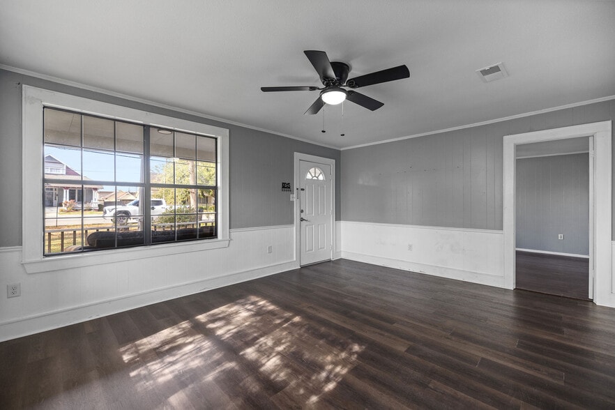 Building Photo - 160 N 7th St